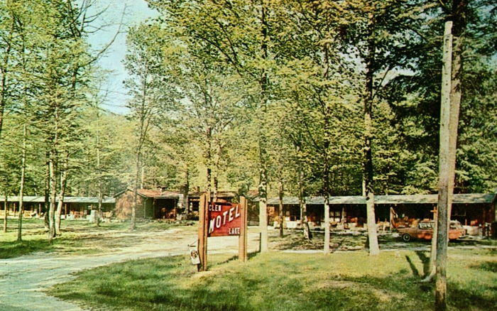 Duneswood Resort (Glen Lake Motel, Sleeping Bear Motel) - Old Postcard